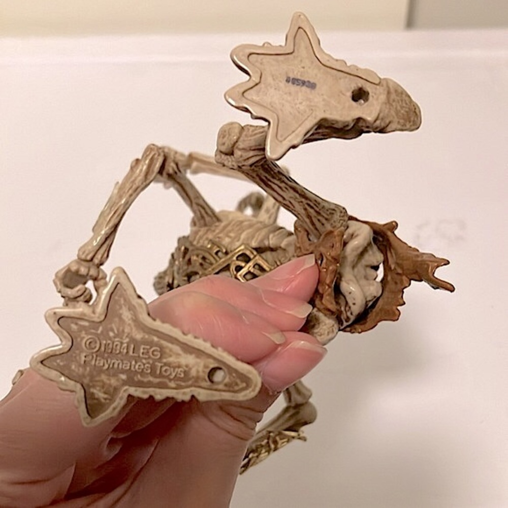 Playmate Toys Skeleton Warrior Aracula - Arachno Assassin of the Skeleton Legion - Picture 8 of 8